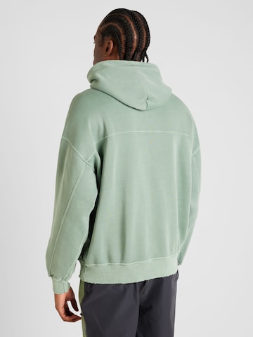 Abercrombie & Fitch - Sweatshirt 'ESSENTIAL' em verde