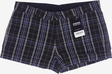 Carhartt WIP Shorts in M in Black: front