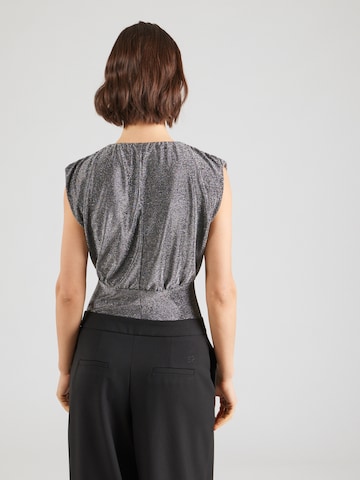 Tricou body 'Ivana' de la ABOUT YOU pe negru