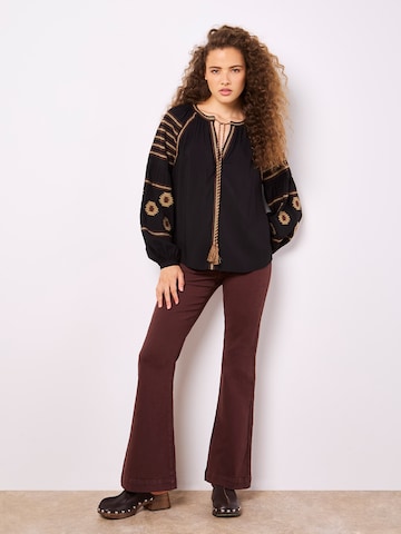 Apricot Blouse 'Aztec Embroidered' in Zwart
