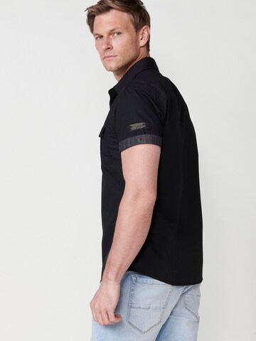 Regular fit Camicia di KOROSHI in nero