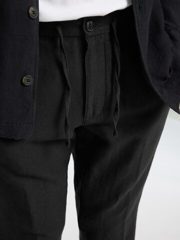 Regular Pantalon à plis 'SLH196-LEROY' SELECTED HOMME en noir