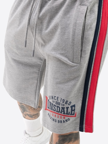 LONSDALE Regular Панталон 'Sandown' в сиво