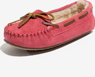 Chaussure basse 'Cassie' Minnetonka en rose : devant