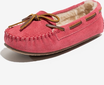 Minnetonka Low shoe 'Cassie' in Pink: front