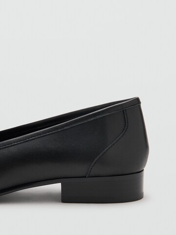 Chaussure basse 'Liso' MANGO en noir