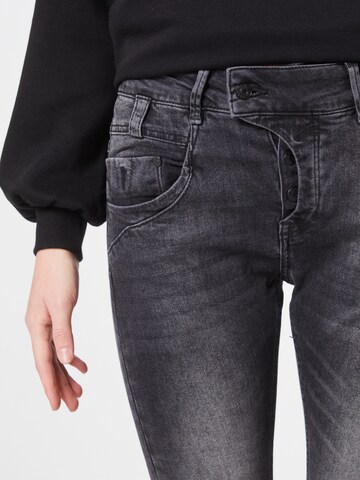 Skinny Jeans 'Marge' de la Gang pe negru