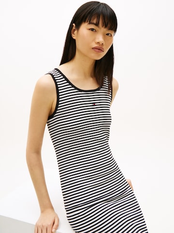 Tommy Jeans Šaty 'ESSENTIAL' – černá