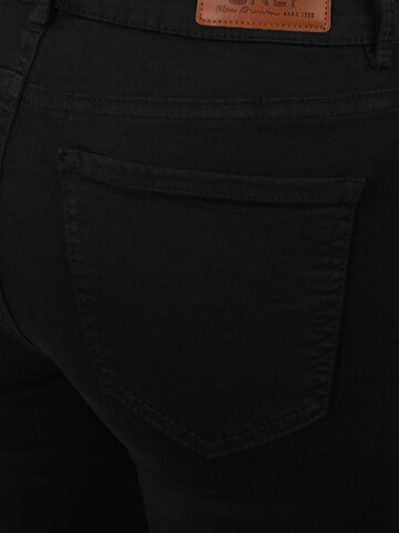 Slimfit Pantaloni cargo di Only Petite in nero