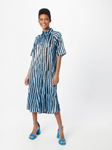 Robe-chemise Monki en bleu : devant