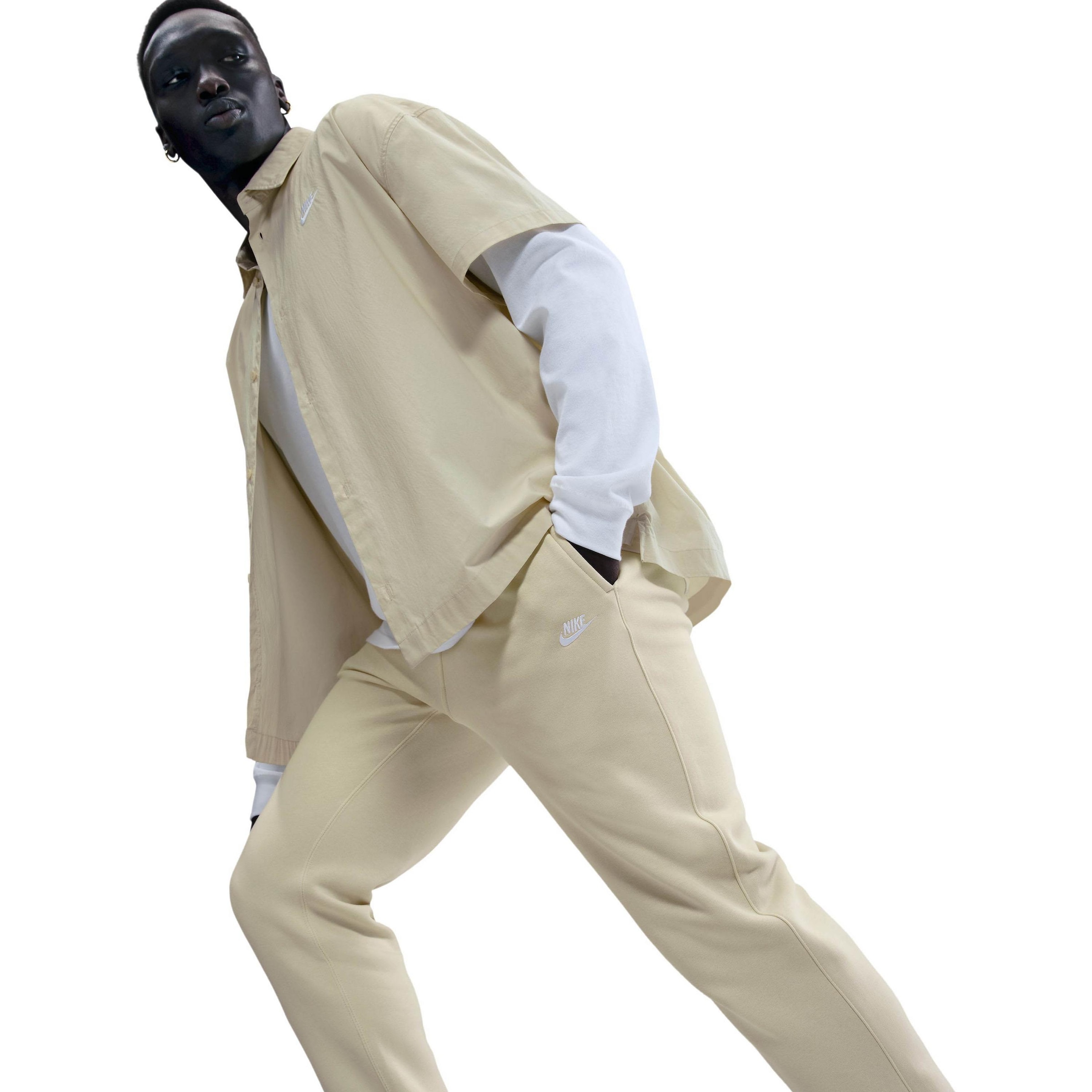 Tapered Pantaloni 'Club' di Nike Sportswear in beige