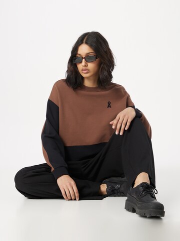 ARMEDANGELS Sweatshirt 'ARIN' in Braun