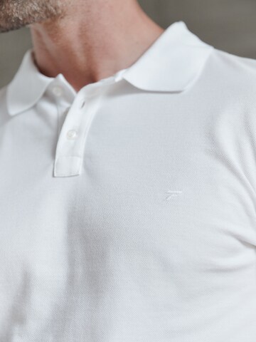 DAN FOX APPAREL Футболка 'Essential' в Белый