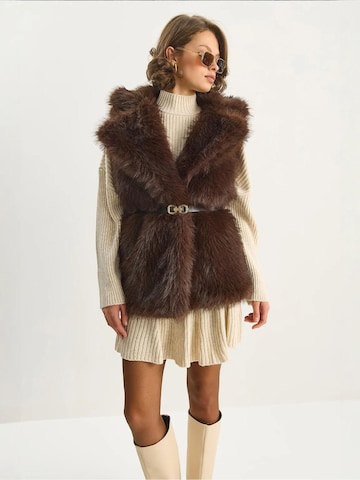 Bianco Lucci - Colete em castanho