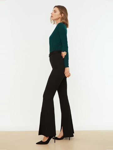 Trendyol Flared Broek in Zwart