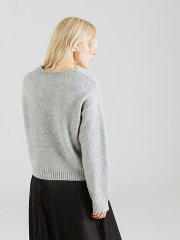 ABOUT YOU Sweater in Grey