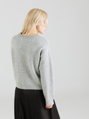 ABOUT YOU Sweater in Grey