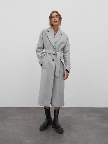 EDITED Between-Seasons Coat 'Cecilia' in Grey: front