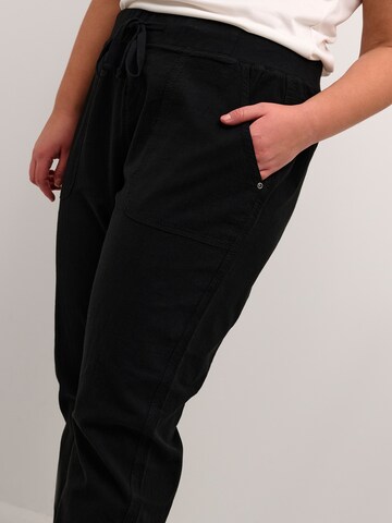 KAFFE CURVE Tapered Trousers 'Nana' in Black