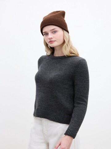 MANUKA Sweater in Grey