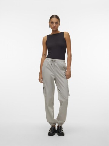 VERO MODA Loosefit Cargobroek 'KIMBERLY ' in Grijs