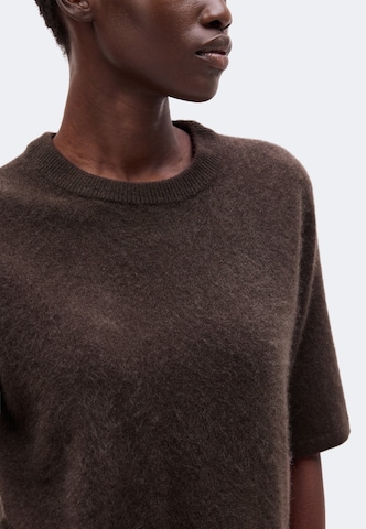 Pullover di COMMA in marrone