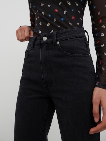 Bootcut Jeans 'Zoya' di EDITED in nero