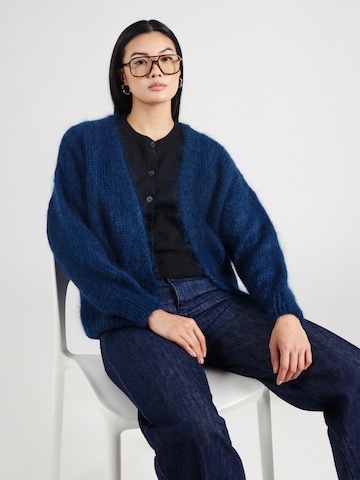 TWNS THE LABEL Knit cardigan 'Leadville' in Blue: front