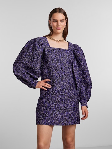 Robe 'Kylie' PIECES en violet : devant