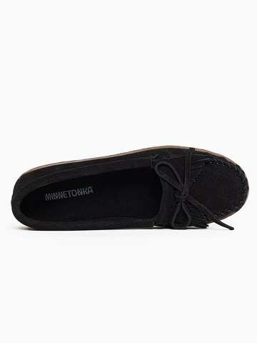 Minnetonka Mokassin 'Kilty' i sort