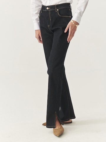 Wide leg Pantaloni de la TATUUM pe albastru: față
