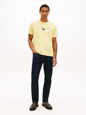 TOMMY HILFIGER Bluser & t-shirts 'BRAND LOVE' i gul