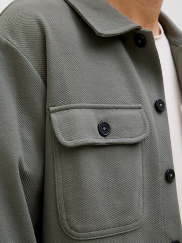 JACK & JONES Comfort fit Button Up Shirt in Grey