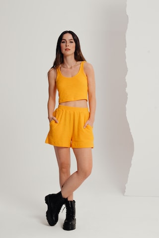 A LOT LESS Regular Shorts 'Alanis' in Orange