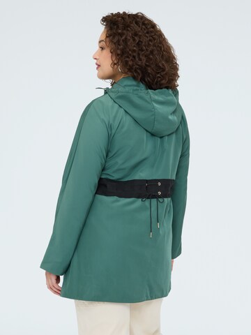 Fiorella Rubino Wintermantel in Groen