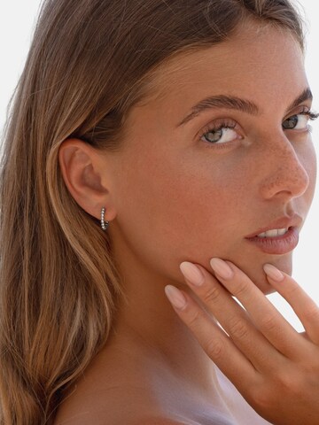 Boucles d'oreilles GOOD.designs en argent : devant