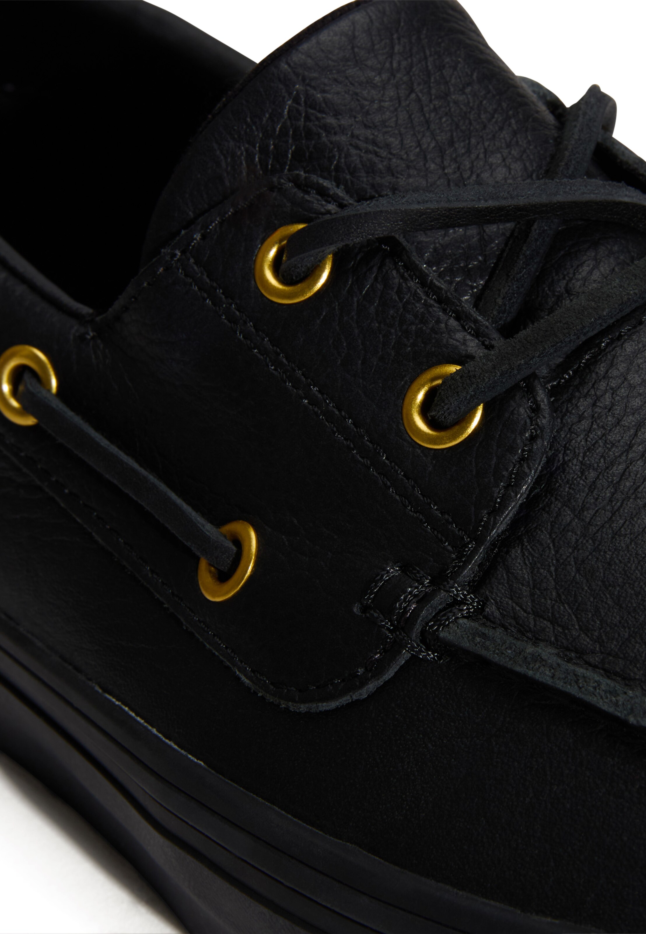 VANS Moccasin in Black