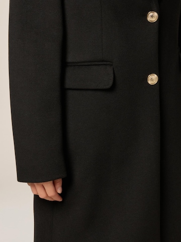 oltre Winter Coat in Black