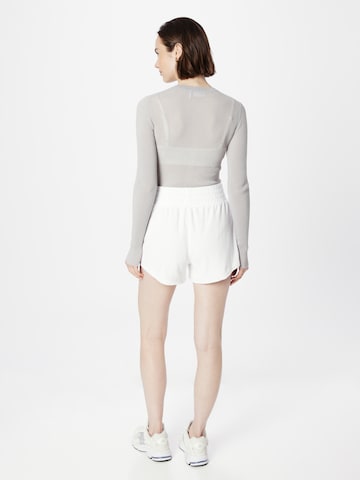 GAP Regular Shorts in Weiß
