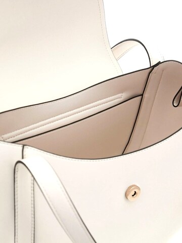 Poșete 'Guess Sac à Rabat Coleen Off White' de la GUESS pe alb
