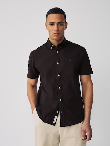 Next Regular fit Overhemd in Bruin: voorkant