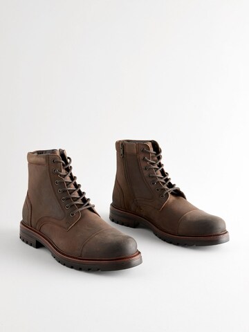 Boots stringati di Next in marrone