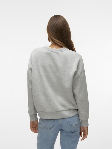 VERO MODA Sweatshirt 'EBBA' in Grey