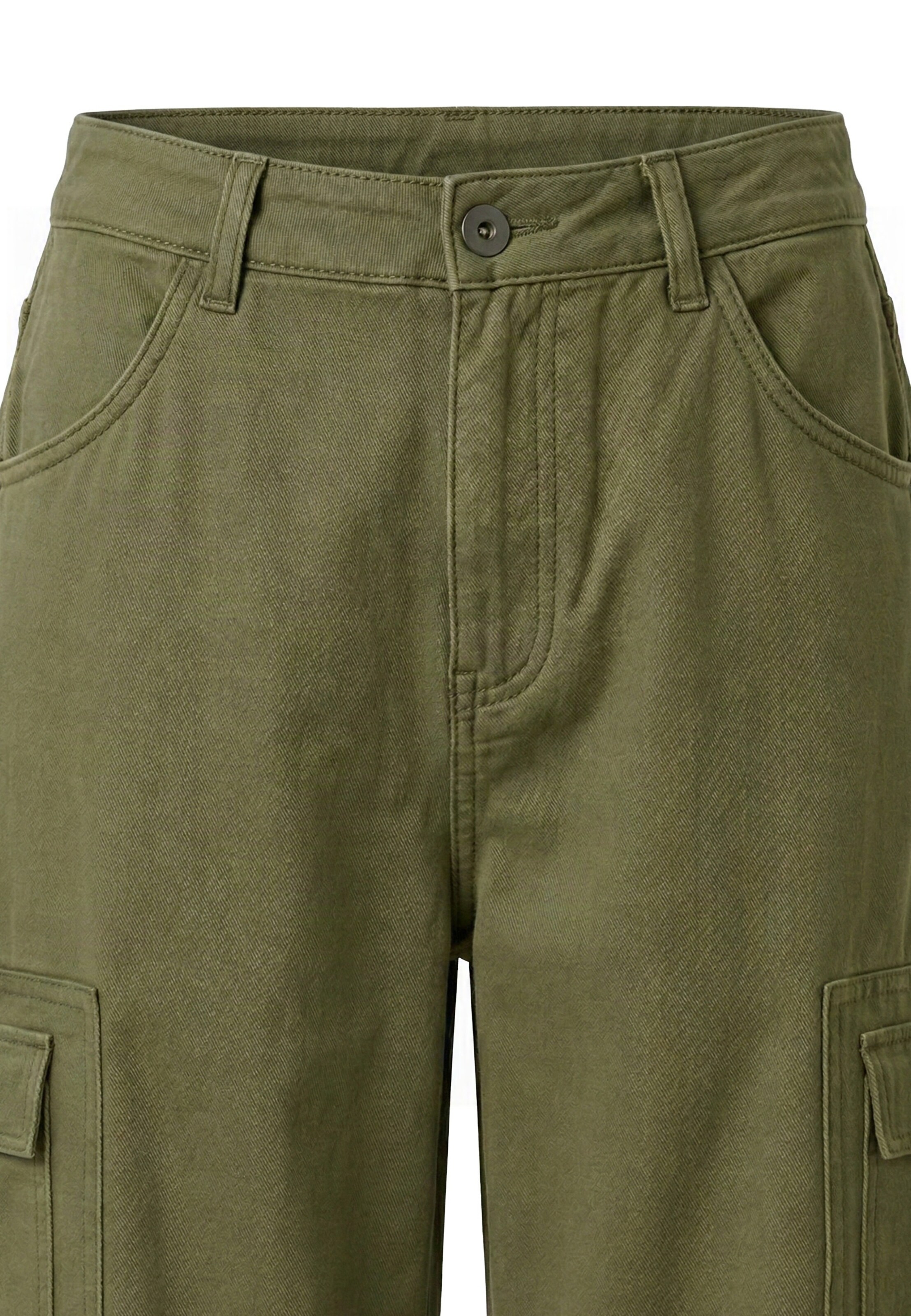 Urban Classics Tapered Cargo trousers in Green: front