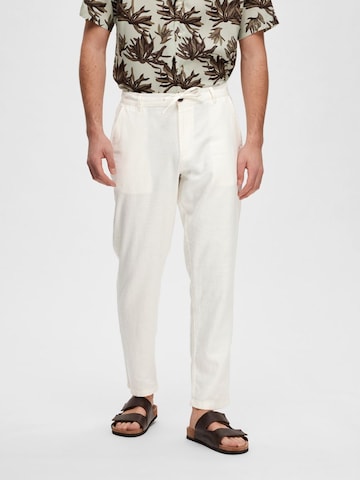 SELECTED HOMME - Regular Calças chino 'Brody' em branco