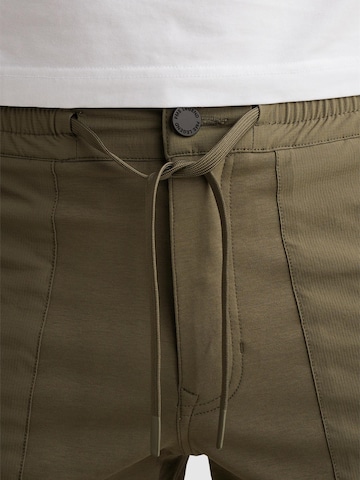 PME Legend Lużny krój Spodnie 'Airylon relaxed fit shorts' w kolorze zielony