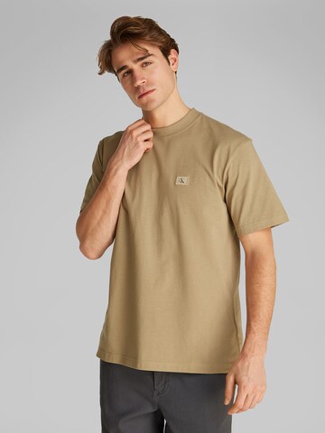 Tricou de la Calvin Klein Jeans pe maro: față