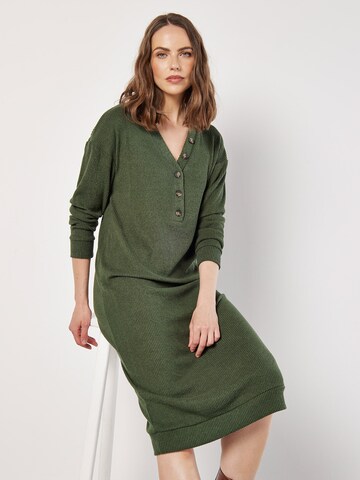 Robe Apricot en vert
