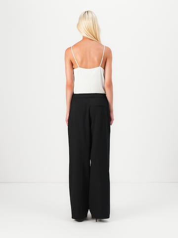 Wide Leg Pantalon à plis 'HERO' Calvin Klein en noir