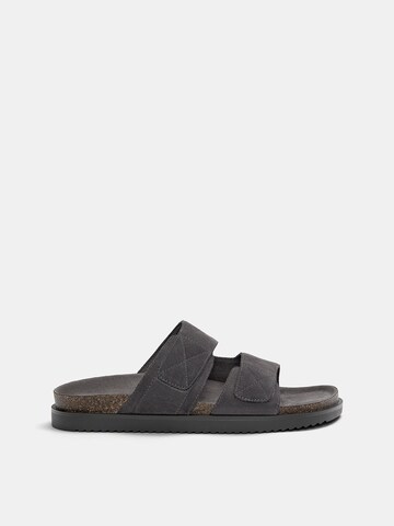 Pull&Bear Pantolette in Grau